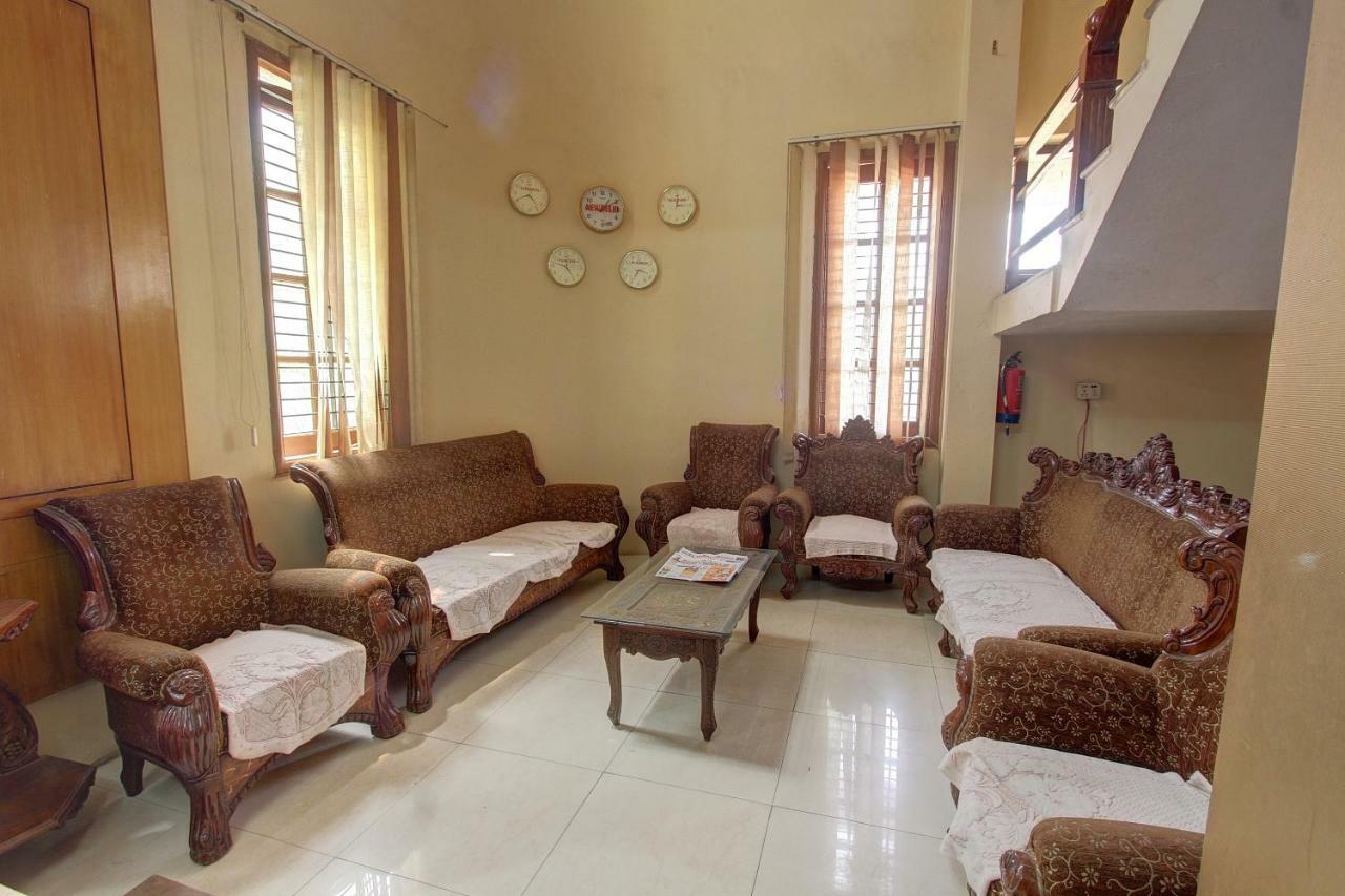 Hotel Rajsangam International Badami Exteriér fotografie