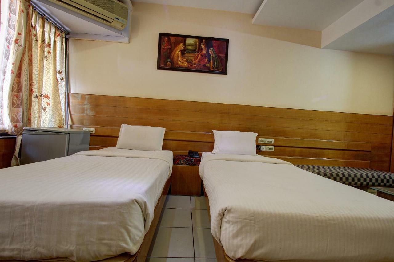 Hotel Rajsangam International Badami Exteriér fotografie
